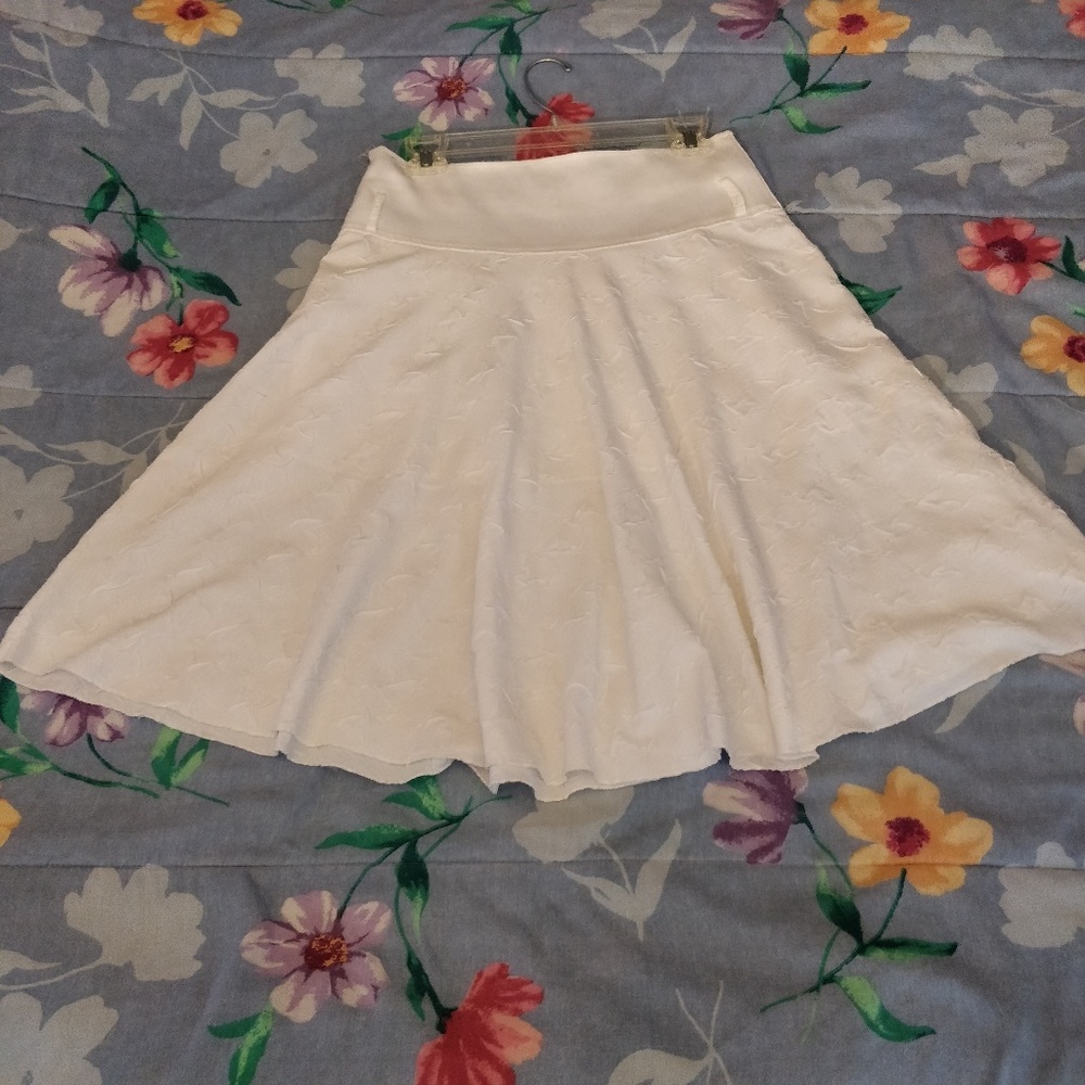 White flowy skirt